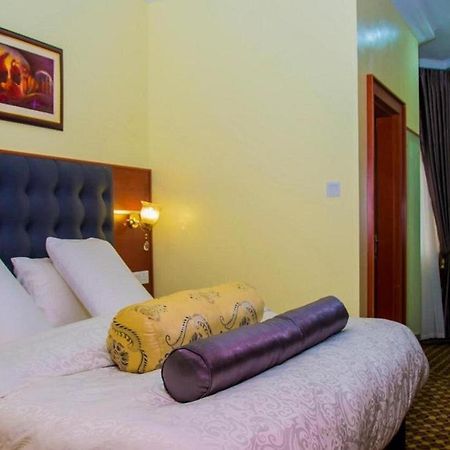Esther Court Hotel Akure Ngoại thất bức ảnh